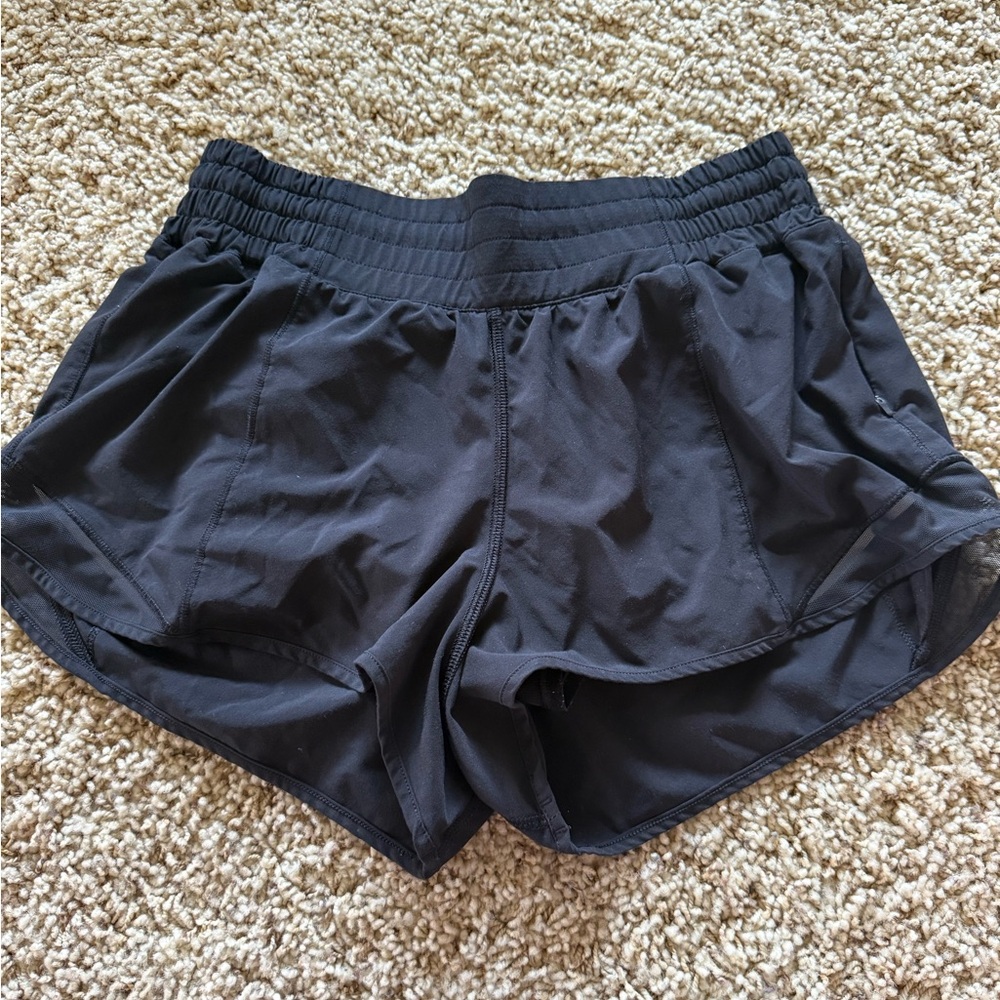 Lululemon Black Hotty Hot 2.5 inch inseam high rise Running Shorts size 6